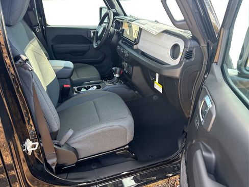 New 2026 Jeep Gladiator Sport image 19