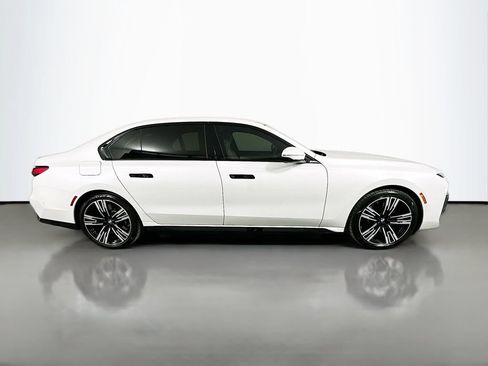 Certified 2024 BMW 760i xDrive w/ Executive Package AWD/4WD image 4