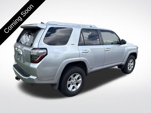 Used 2015 Toyota 4Runner SR5 AWD/4WD image 5