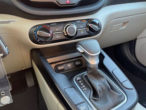 Used 2023 Kia Soul LX image 19