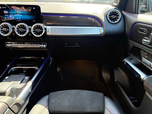 Used 2023 Mercedes-Benz GLB 250 4MATIC image 9