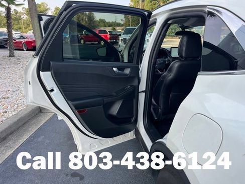 Used 2025 Ford Escape SE FWD image 9