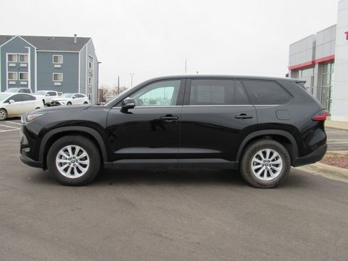 Used 2025 Toyota Grand Highlander AWD image 9