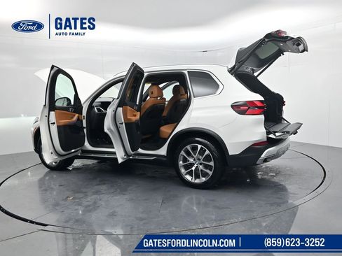 Used 2026 BMW X5 xDrive40i AWD/4WD image 75