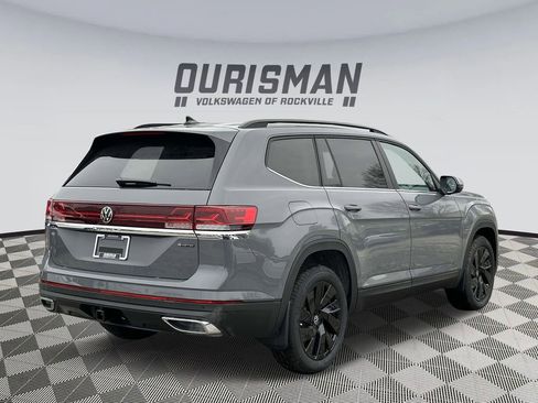 Used 2025 Volkswagen Atlas SE w/ Black Wheel Package image 19