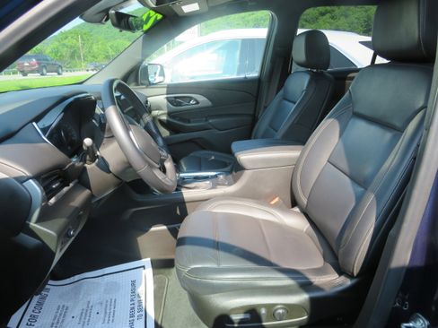 Used 2022 Chevrolet Traverse LT w/ LT Premium Package image 13