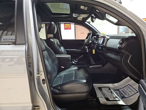 Used 2020 Toyota Tacoma SR5 image 8