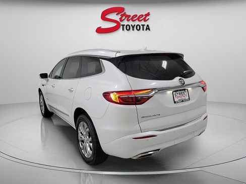 Used 2020 Buick Enclave Avenir FWD image 2