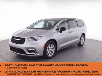Used 2024 Chrysler Pacifica Touring-L