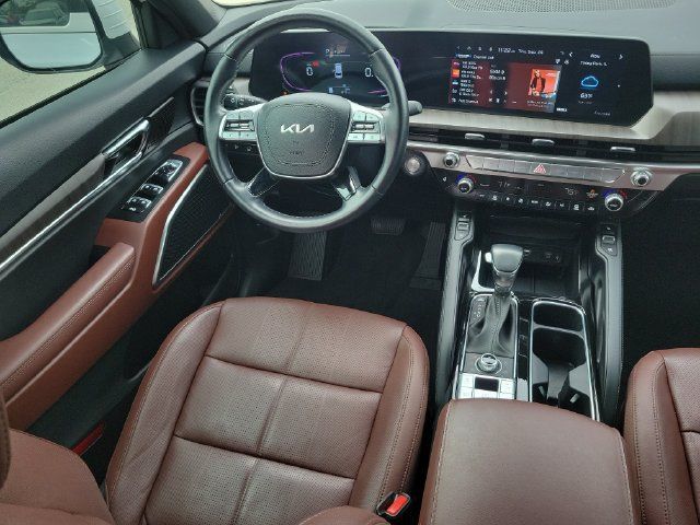 Used 2024 Kia Telluride EX w/ EX Captain's Chair Package AWD/4WD image 18