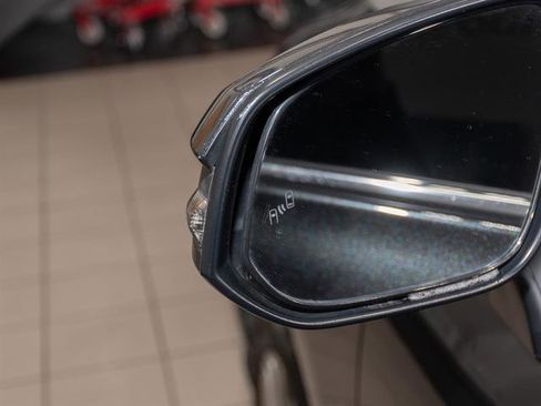 Used 2022 Toyota Venza Limited image 8