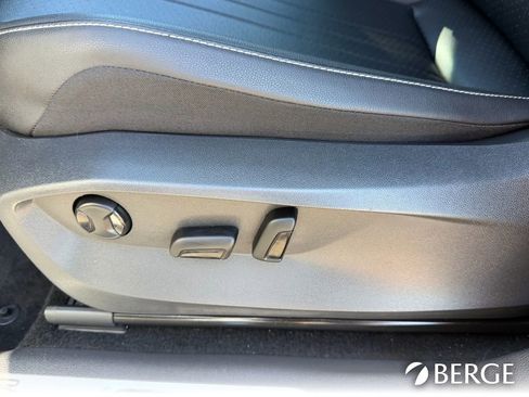 Used 2023 Volkswagen Tiguan SE R-Line image 24