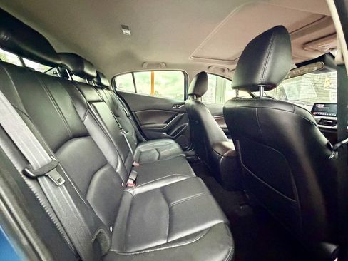 Used 2018 MAZDA MAZDA3 Touring FWD image 25