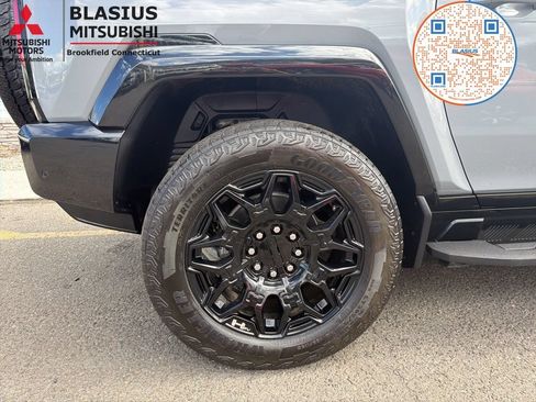 Used 2025 GMC Hummer EV 2X AWD/4WD image 14
