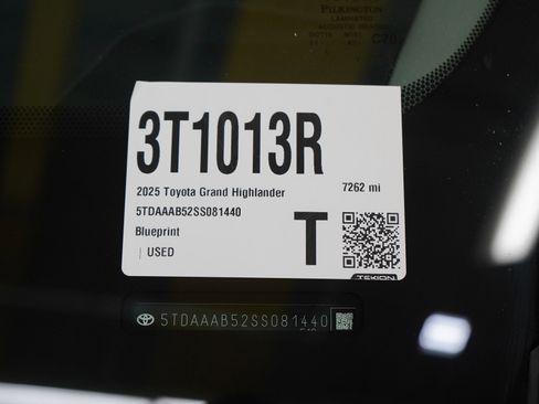 Used 2025 Toyota Grand Highlander AWD image 31