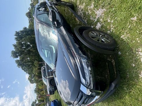 Used 2025 Nissan Pathfinder SV FWD image 17