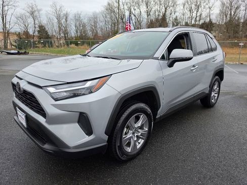 Used 2025 Toyota RAV4 XLE AWD/4WD image 3