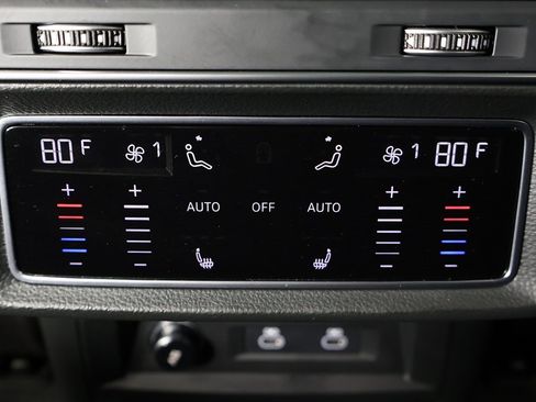 Used 2024 Audi Q8 Premium Plus image 57