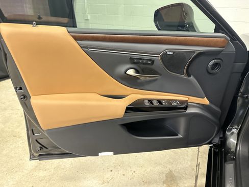 Used 2025 Lexus ES 350 Ultra Luxury FWD image 14