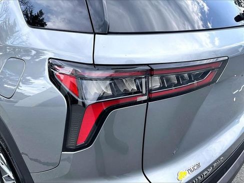 Used 2025 Chevrolet Equinox LT w/ Convenience Package II image 31