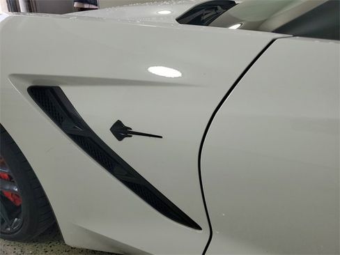 Used 2015 Chevrolet Corvette Stingray Coupe w/ Carbon Flash Badge Package image 25