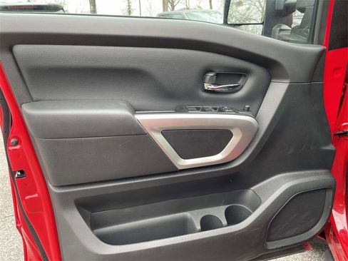 Used 2024 Nissan Titan SV w/ SV Convenience Package image 16