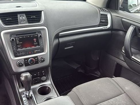 Used 2015 GMC Acadia SLE image 28