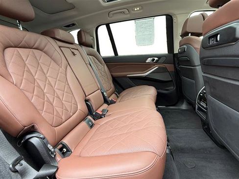 Used 2023 BMW X7 xDrive40i w/ Premium Package AWD/4WD image 18
