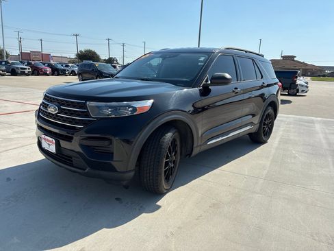 Used 2022 Ford Explorer XLT RWD image 3