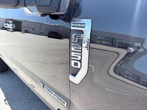Used 2017 Ford F250 Platinum w/ Platinum Ultimate Package AWD/4WD image 10