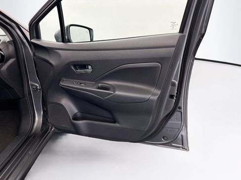 Used 2025 Nissan Versa SV FWD image 31