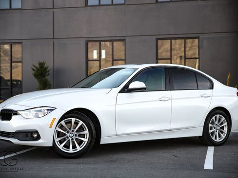 Used 2018 BMW 320i xDrive Sedan image 4