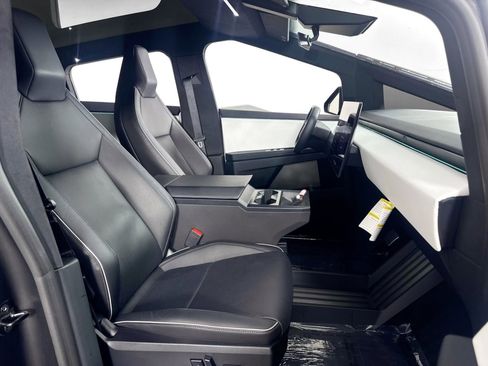 Used 2024 Tesla Cybertruck AWD Crew Cab image 29