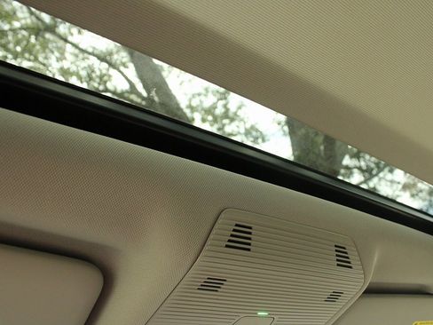 New 2025 Volkswagen Atlas SEL image 2