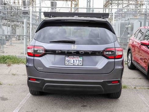 Used 2024 Honda Pilot LX image 11