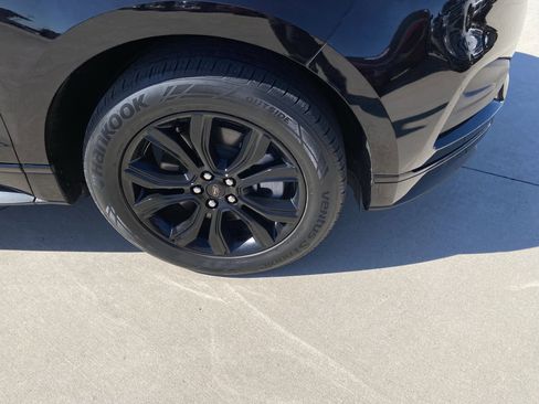 Used 2022 Ford Edge SE w/ Black Appearance Package image 2