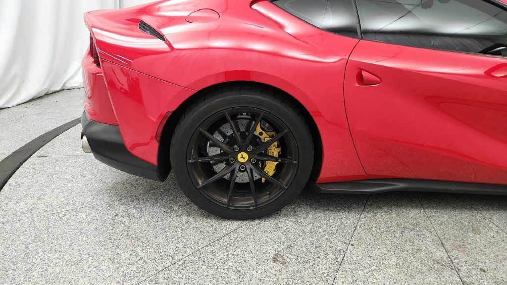 Used 2018 Ferrari 812 Superfast RWD image 18