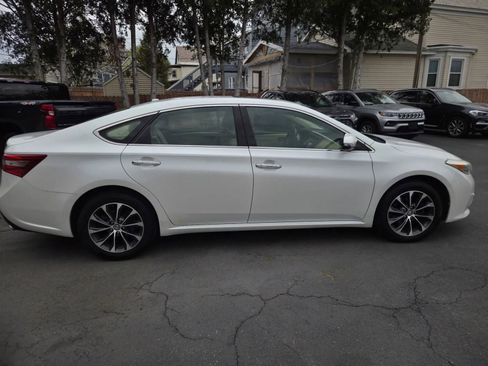 Used 2017 Toyota Avalon XLE Premium w/ All Weather Liner Package FWD image 7