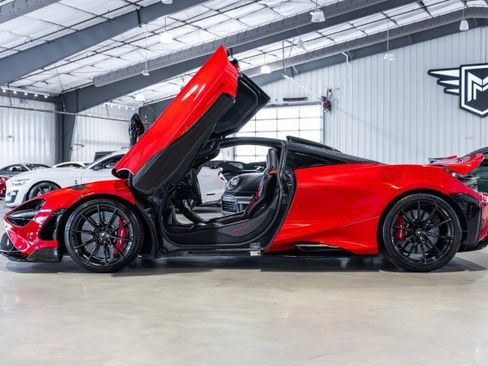 Used 2021 McLaren 765LT image 3