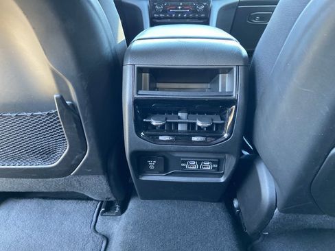 Used 2025 Jeep Grand Cherokee Altitude AWD/4WD image 51