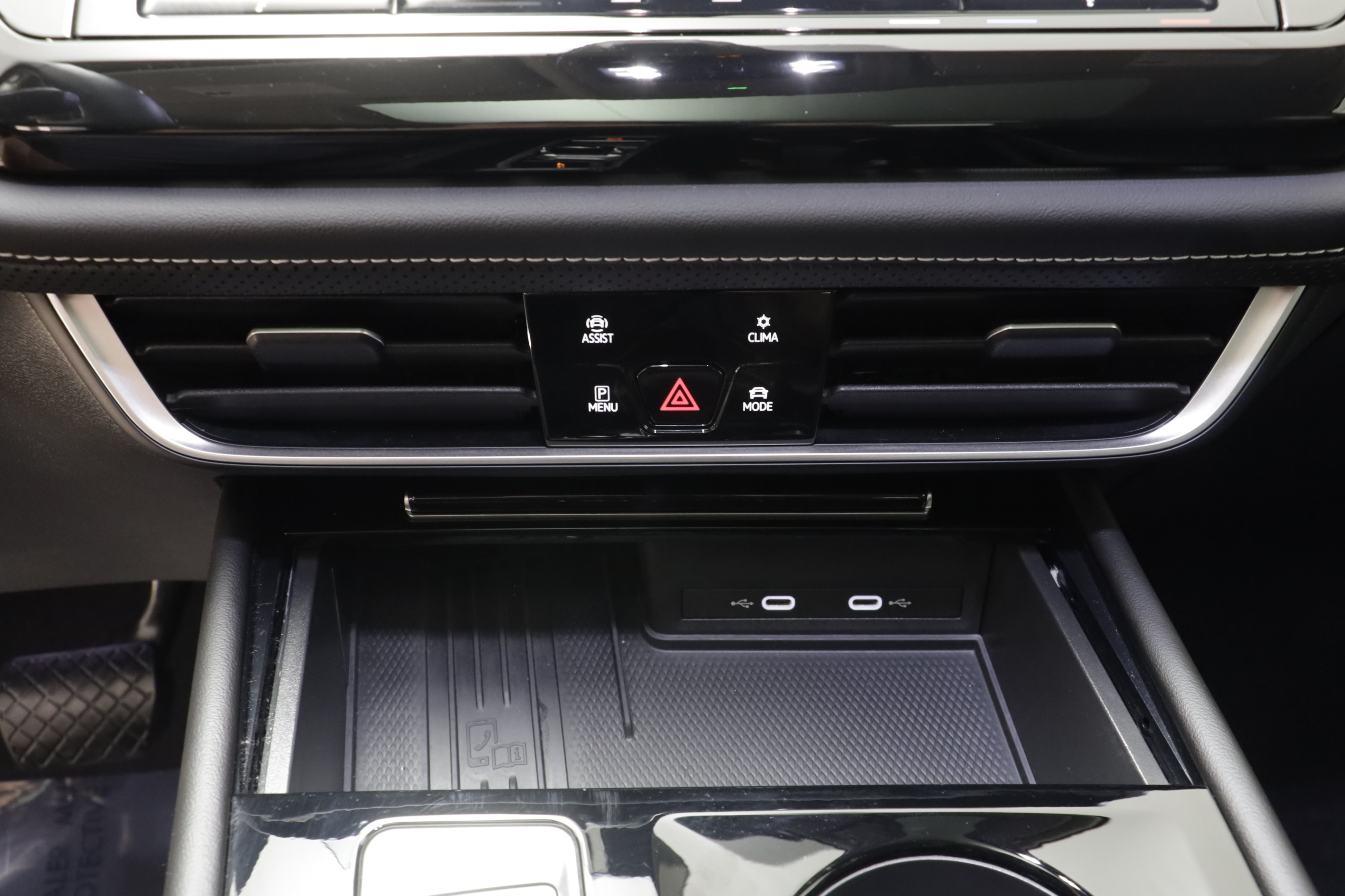 Certified 2026 Volkswagen Atlas SE w/ Panoramic Sunroof Package AWD/4WD image 11