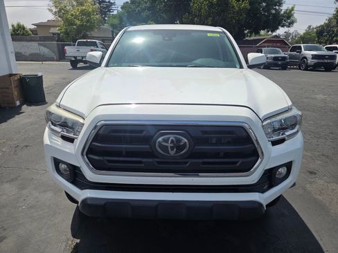 Used 2018 Toyota Tacoma SR5 RWD image 3