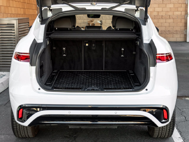 Certified 2025 Jaguar F-PACE R-Dynamic S AWD/4WD image 30