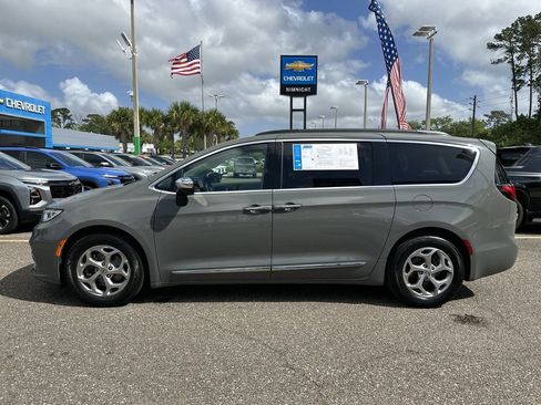 Used 2023 Chrysler Pacifica Limited FWD image 13
