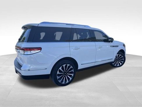 Used 2023 Lincoln Navigator Reserve AWD/4WD image 7