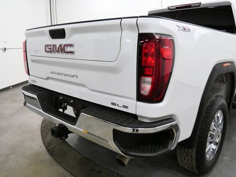 Used 2022 GMC Sierra 2500 SLE w/ X31 Off-Road Package image 9