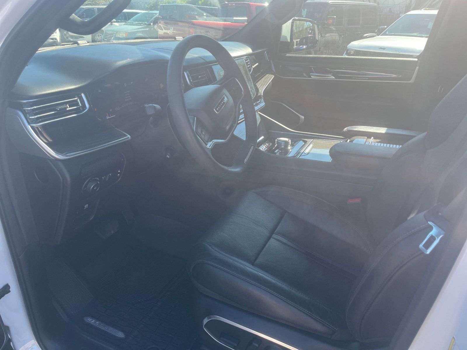 Used 2022 Jeep Wagoneer Series II AWD/4WD image 14
