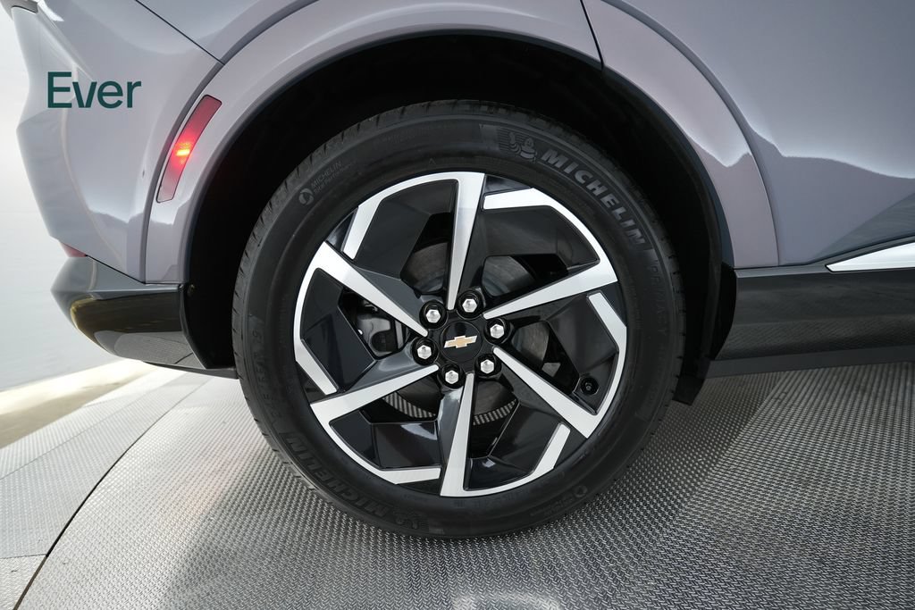 Used 2024 Chevrolet Equinox EV LT w/ LPO, Blackout Package FWD image 21