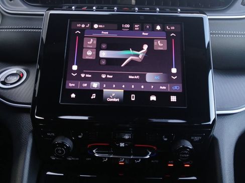 Used 2025 Jeep Grand Cherokee L Altitude AWD/4WD image 4
