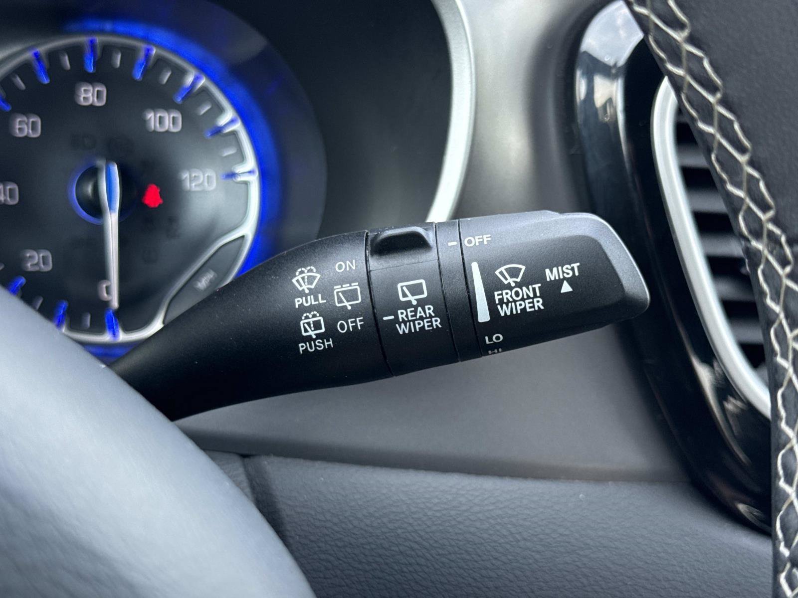 Used 2025 Chrysler Pacifica Select FWD image 17